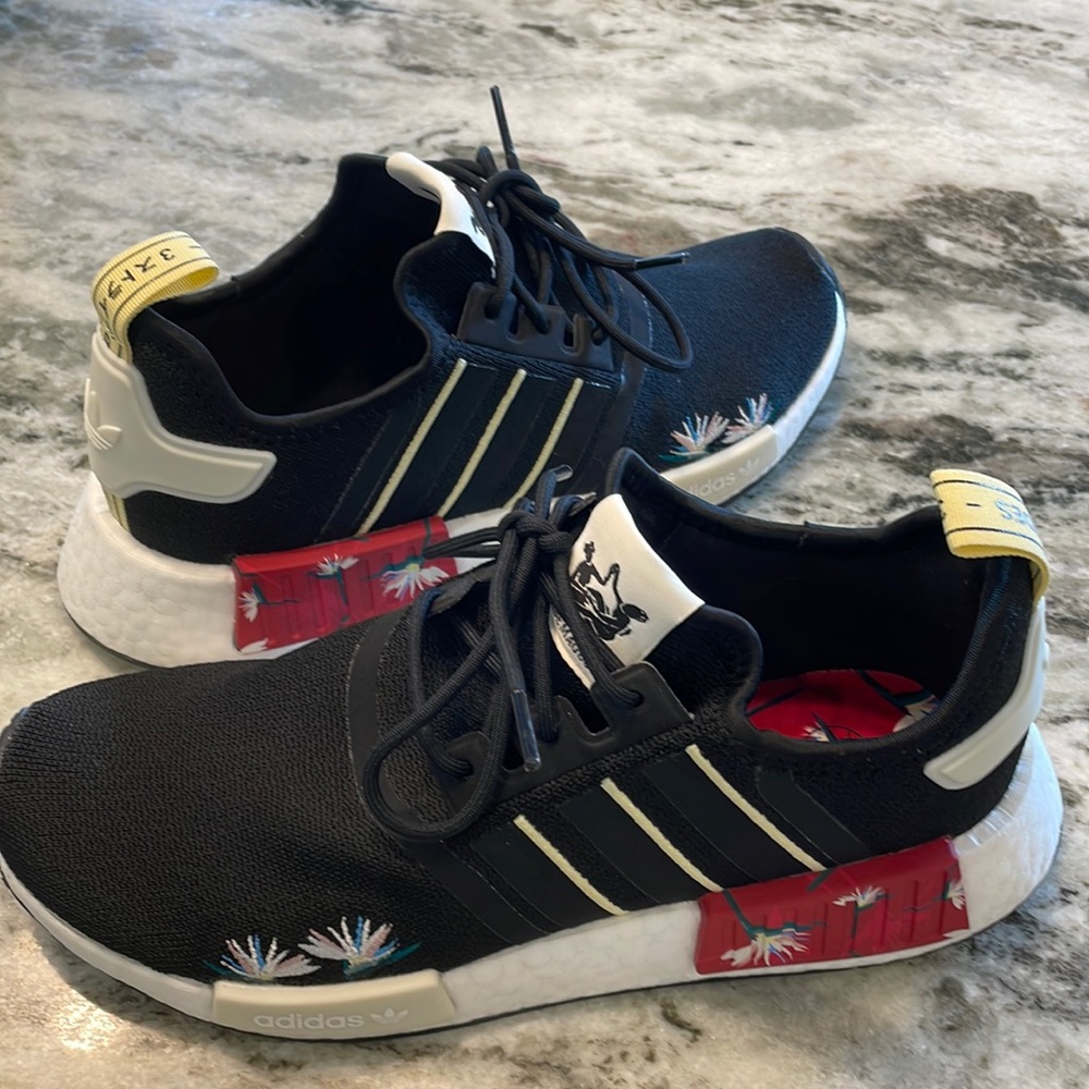 adidas Originals Women's NMD_R1 Sneaker. Size 9. New - never worn